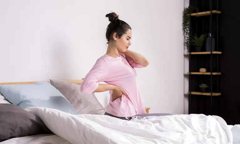 Hoe een topper de lumbale druk verlaagt en rugklachten wetenschappelijk aanpakt