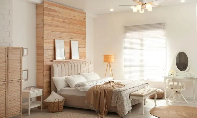 Moderne slaapkamer van accessoires tot het zachtste beddengoed